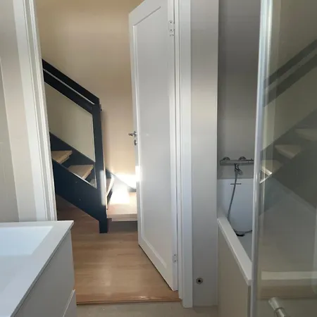 Kwatera prywatna Peaceful In A Modern And Comfortable Asker