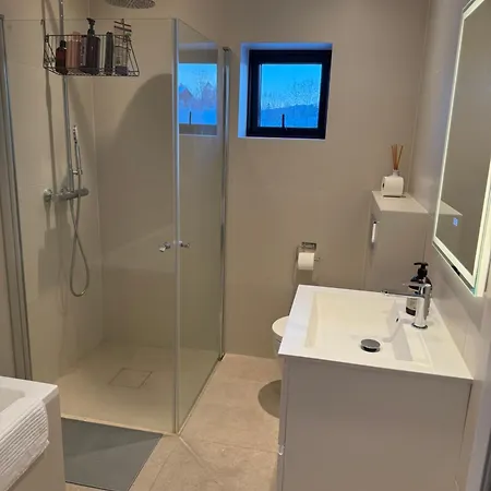 Peaceful In A Modern And Comfortable